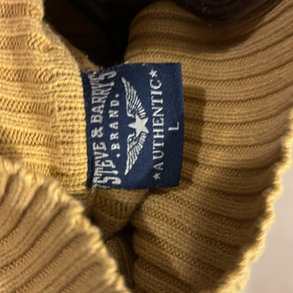 Large women’s turtleneck - Picture 2 of 2